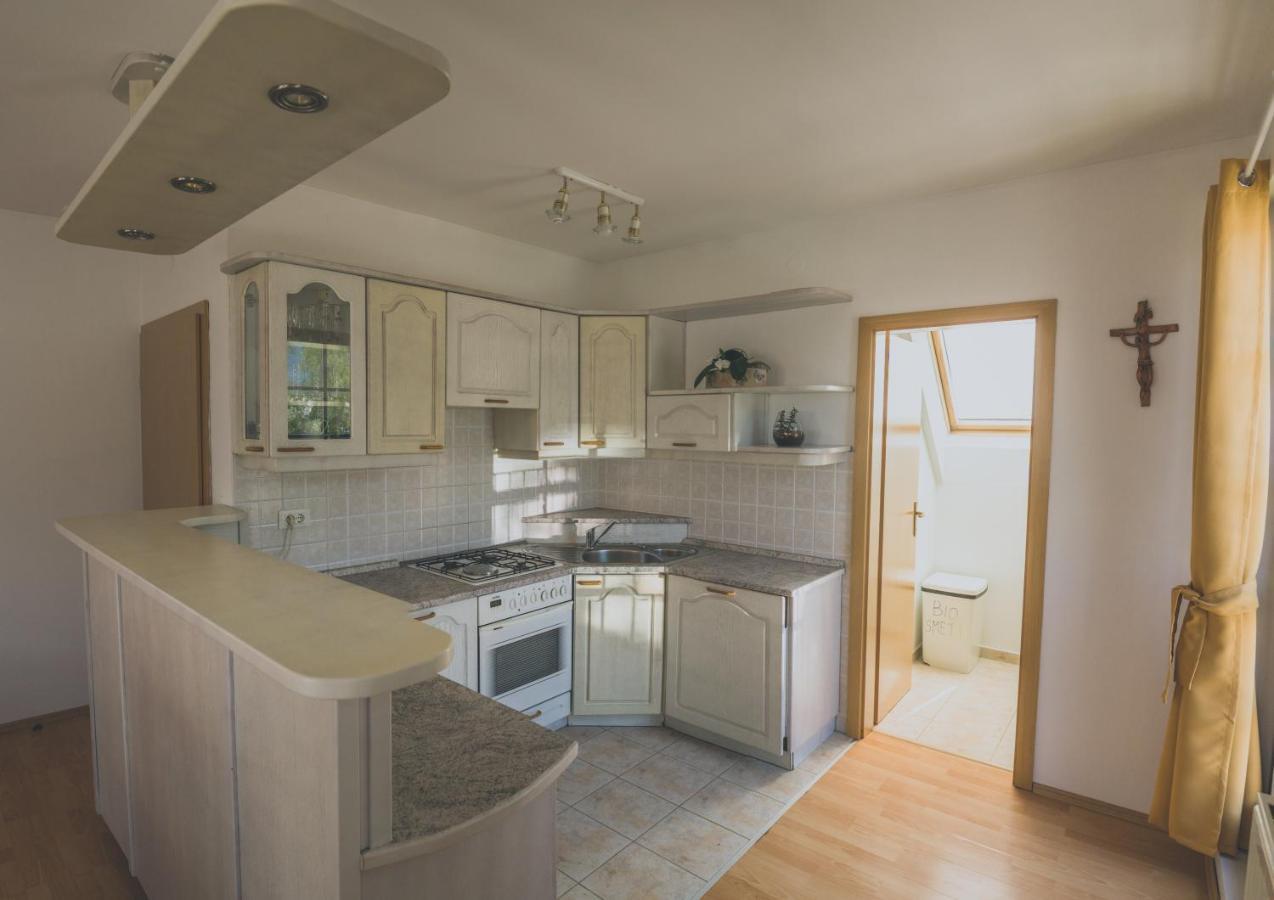 Apartment Amak With Free Onsite Parking Бовец Екстериор снимка